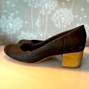 Black Leather wooden heeled shoes. Great condition. Have only worn a few times.